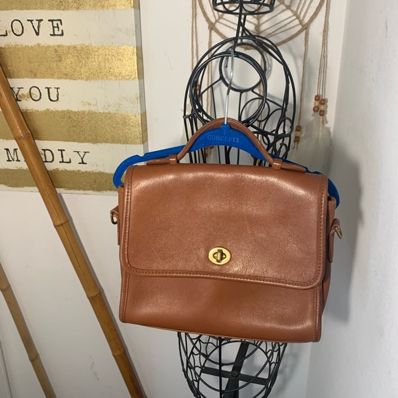 Coach Handbags - Vintage Coach Court Bag British Tan Shoulder Purse #9870